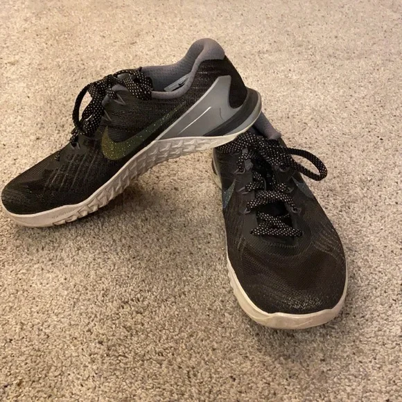 Nike Shoes Womens Nike Metcon Metallic Size Poshmark